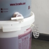 Pojemnik do fermentacji piwa z rurką fermentacyjną, kranikiem, termometrem i reduktorem osadu