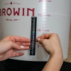 Pojemnik do fermentacji piwa z rurką fermentacyjną, kranikiem, termometrem i reduktorem osadu